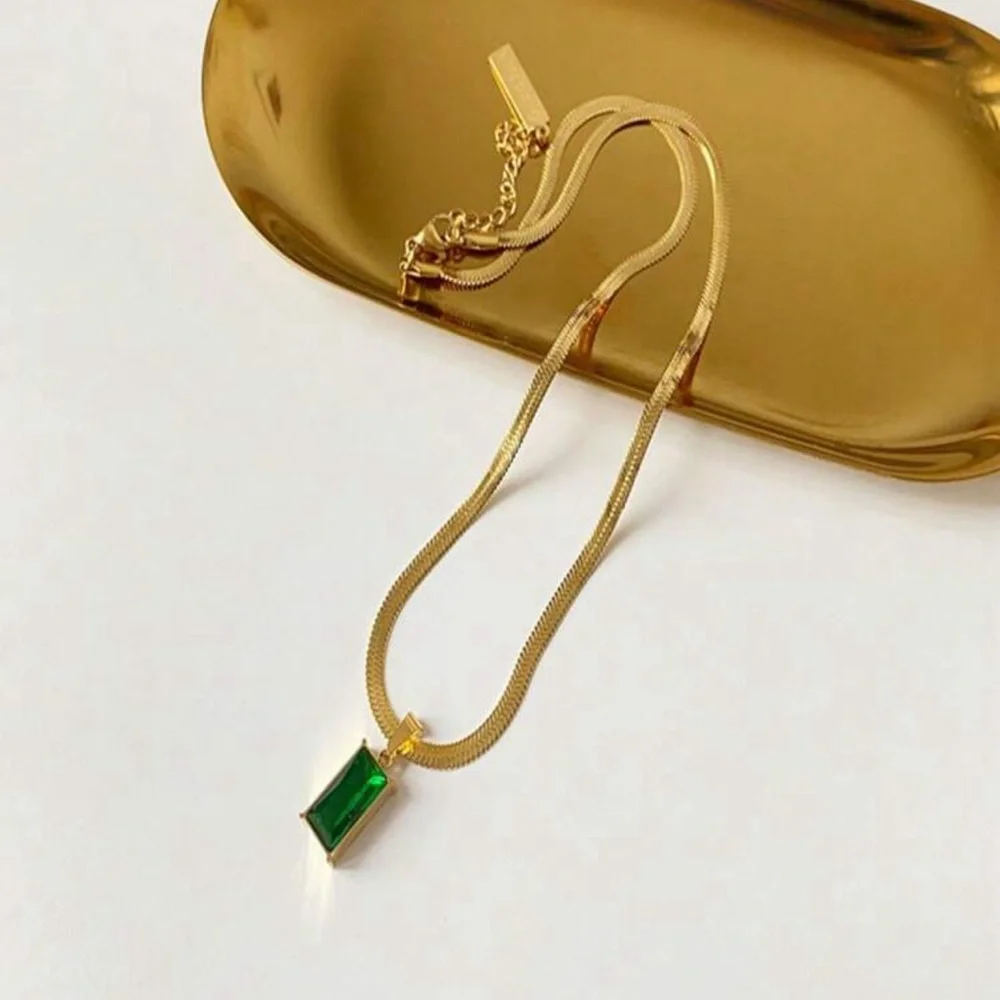 Green Zirconia Set Including French-style Knife Blade Pendant Necklace - Picture 3 of 4